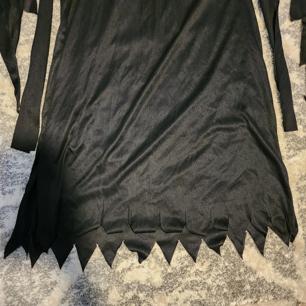 Fun World Scream Ghost Face Child Halloween Costume Cosplay Fits 8-10 - No Mask - Picture 4 of 6